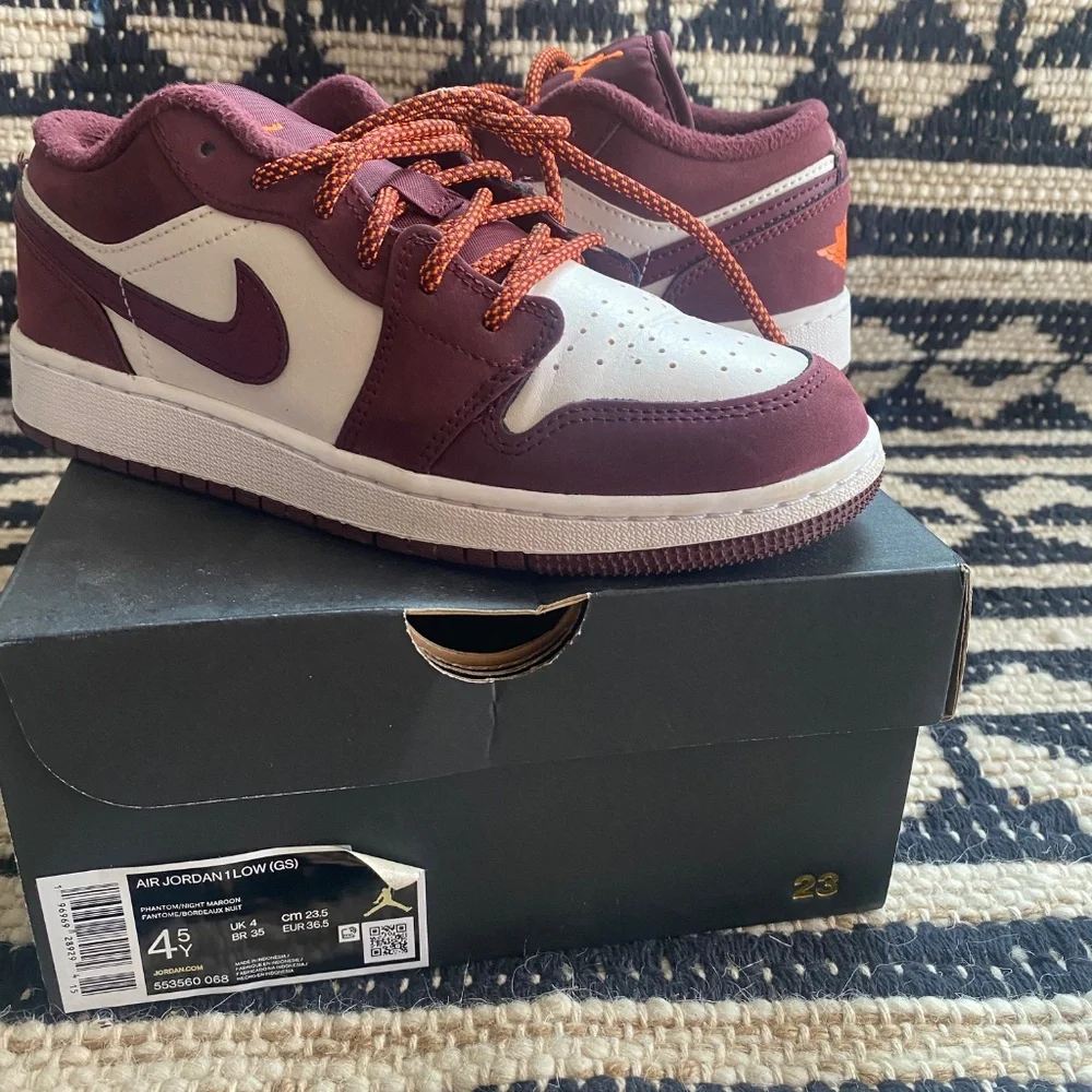 Jordan Low GS - Picture 2 of 3